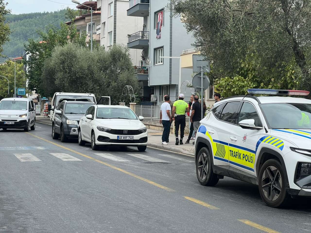 Muğla’da Yağış Kazayı Beraberinde Getirdi: Üç Araç Birbirine Girdi 1